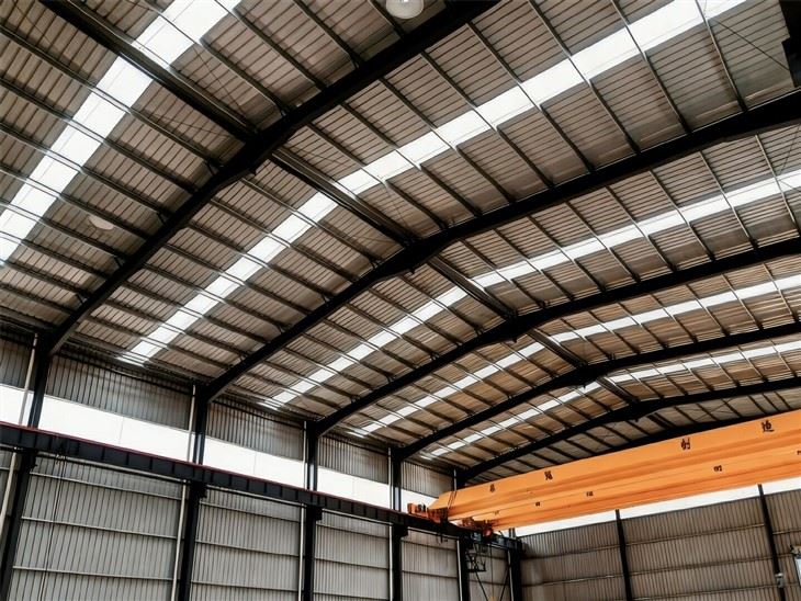 clear-span-steel-workshop-interior-crane-roof-structure